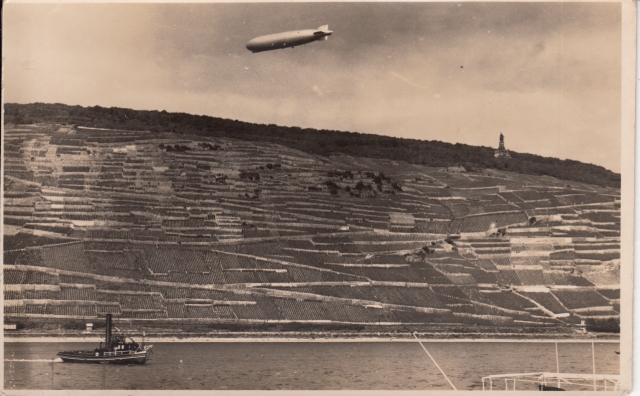 Bin Zeppelin ueber Rhein sw AK 1941