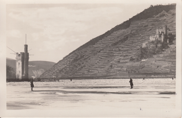 Mausturm 1929 Personen auf Eis