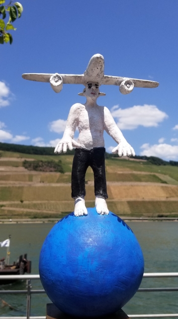 Rheinpromenade Skulptur Flieger 2023